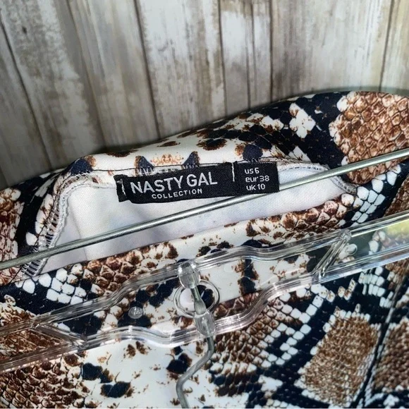 Nasty Gal Taupe Snake Print Flippy Hem Mini Skirt High Rise Y2K Size 6 - Picture 5 of 5